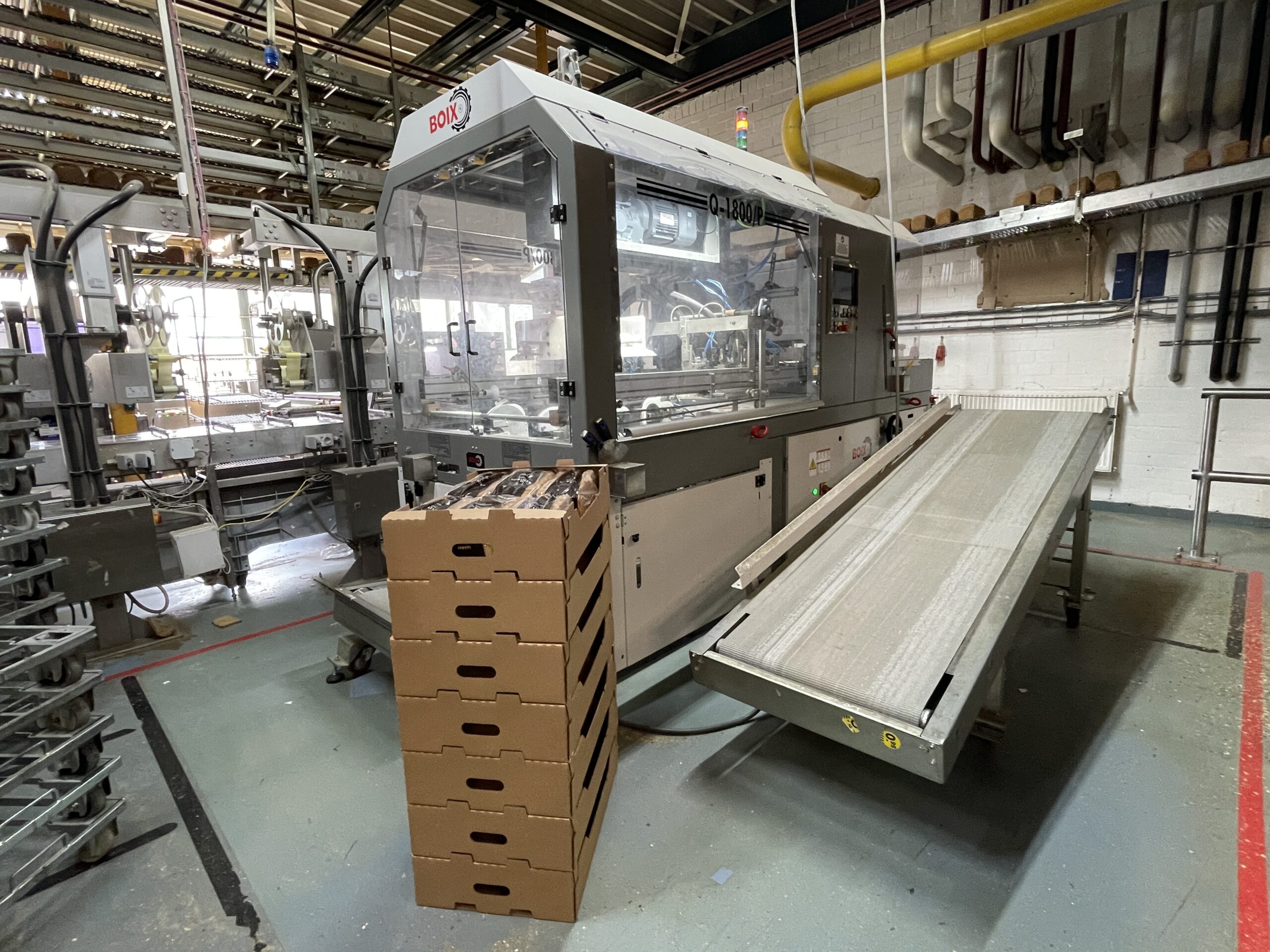Q-1800/P machine with bread in trays, formed with Boix machine